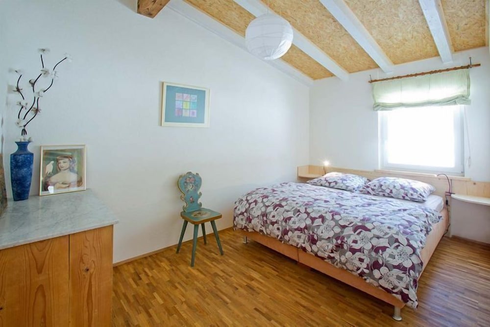 Apartment photo 2