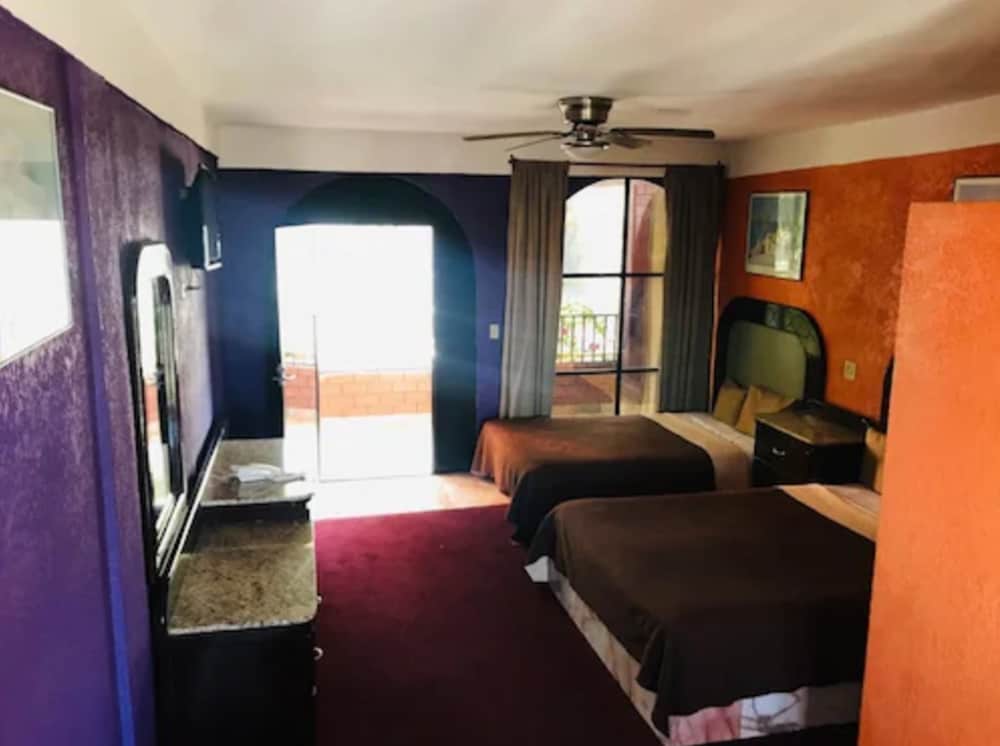 Basic Double Room, 2 Queen Beds, City View photo 3