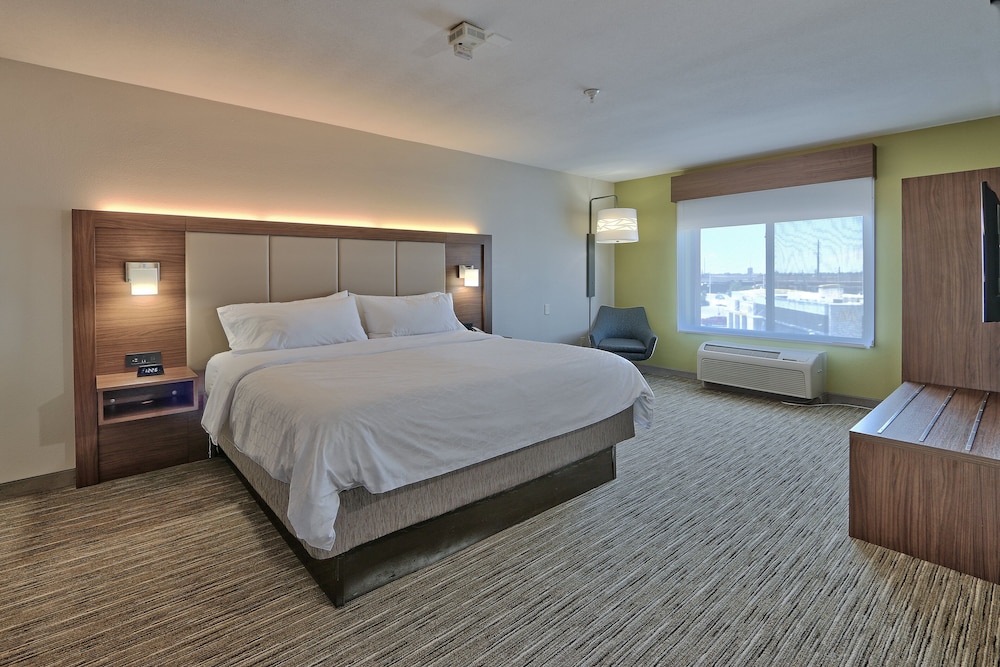Suite, 1 King Bed with Sofa bed - Photo 2