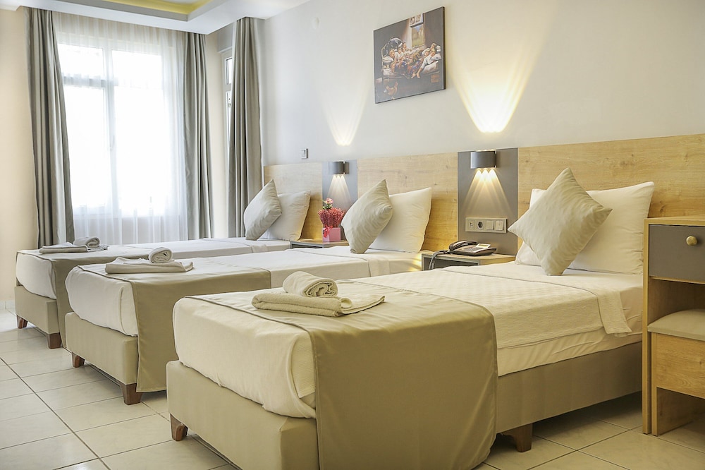 Standard Triple Room, Multiple Beds, Mountain View
