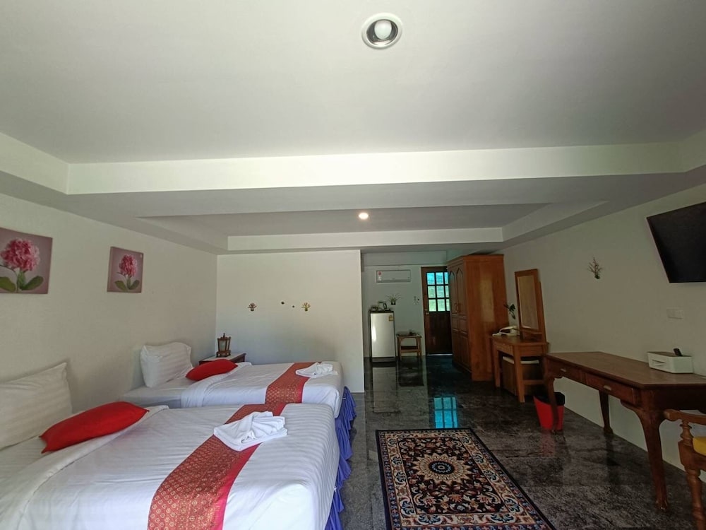 Superior Room Twin Beds - Photo 1