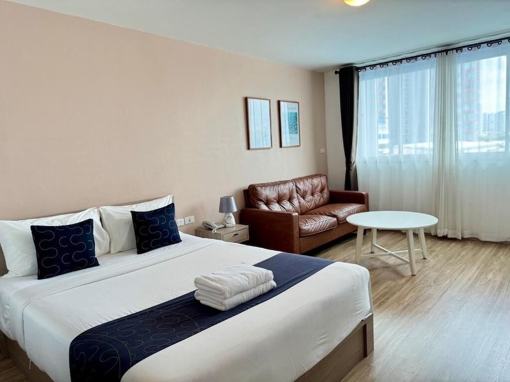 Junior Room, 1 Bedroom (Elevator Available) photo 3