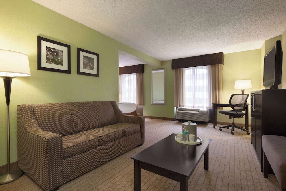 Business Room, 1 Queen Bed, Non Smoking - Photo 1