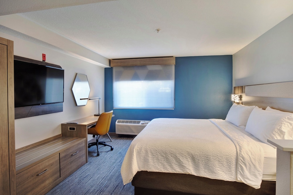 Standard Room, 1 King Bed - Photo 1