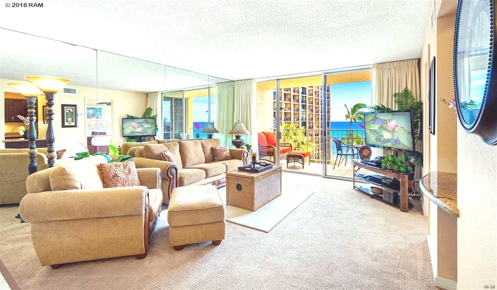 Elite Condo, 1 Bedroom, Pool View, Oceanfront (Unit 612)