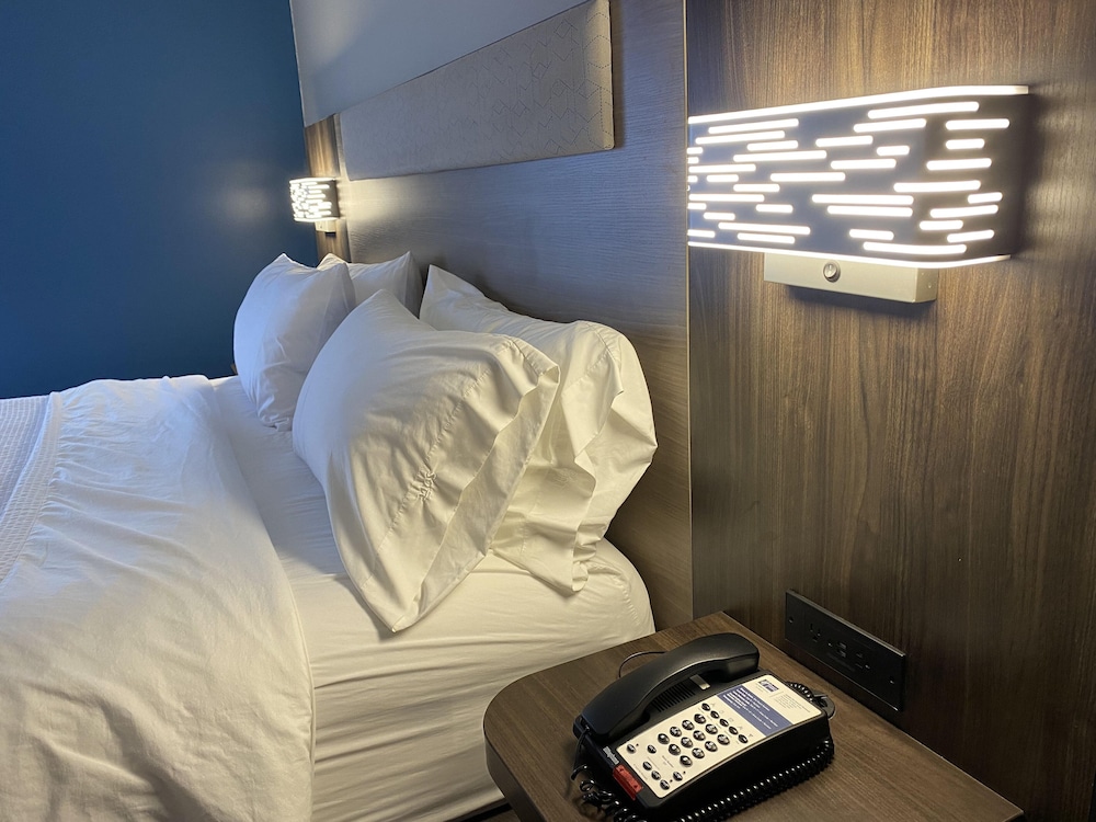 Suite, 2 Queen Beds - Photo 6