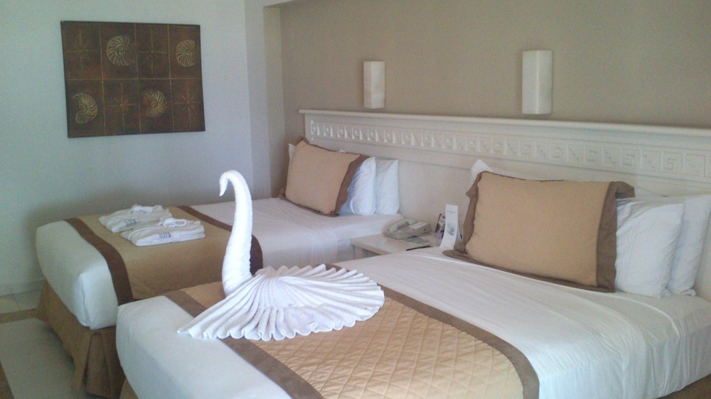 Suite, Pool Access, Garden View (Emerald) - Photo 9