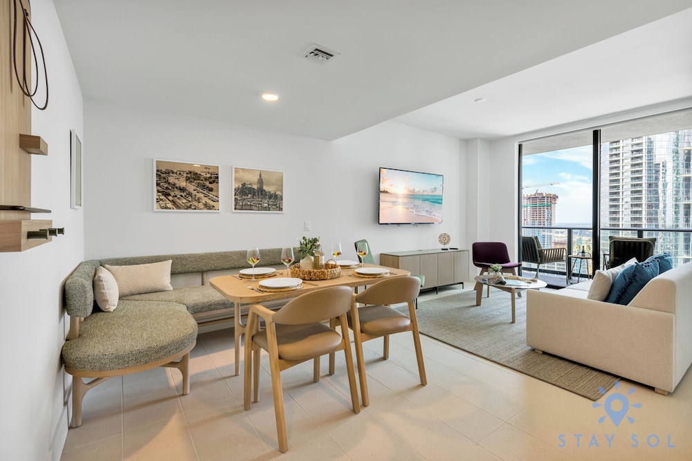 Classic Apartment, 1 Bedroom, Balcony, City View photo 2