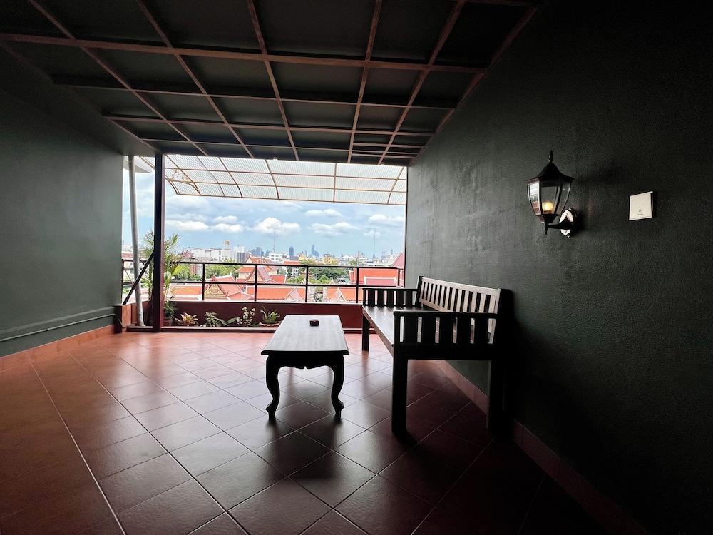 Classic Quadruple Room, City View photo 3