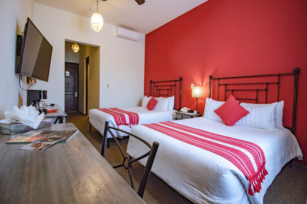 Standard Room, 2 Double Beds, Private Bathroom photo 1