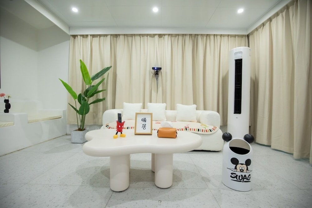 Deluxe Quadruple Room, Courtyard View