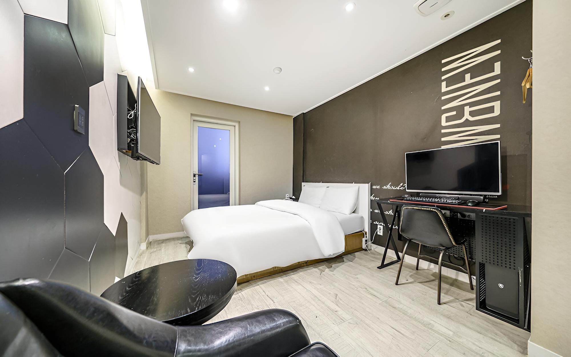 Room (Suite with Terrace - RTX 2060 1PC (Di) - Photo 3