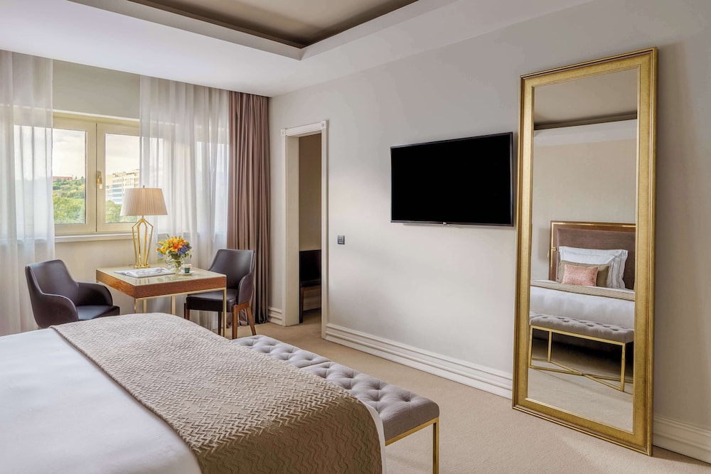 Executive Suite with 3 Adults Occupancy and Extra Bed (Non Smoking)