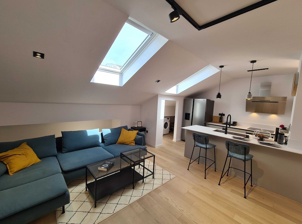 Apartment (Two Bedroom Apartment with Balcony an)