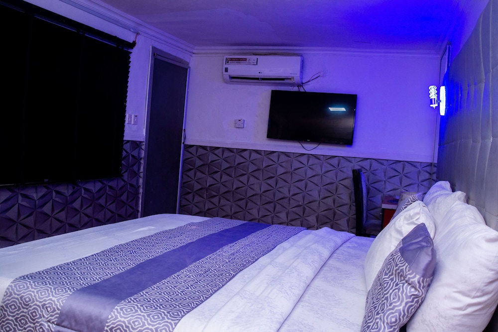 Executive Room - Photo 12