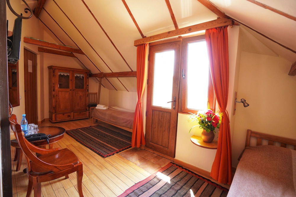 Economy Twin Room, Multiple Beds, Non Smoking, Mountain View photo 2