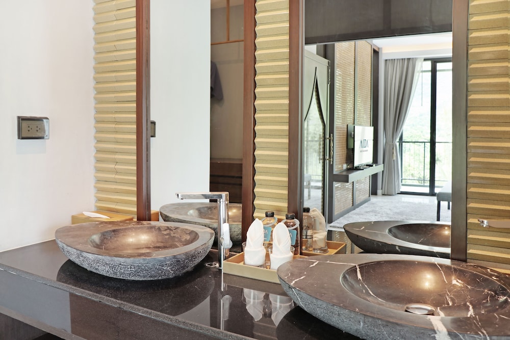 Executive Suite - Photo 10