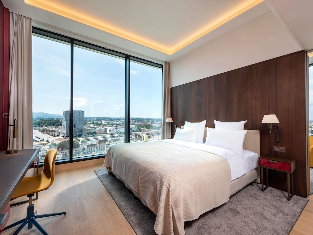 Suite, 1 King Bed (High Floor) - Photo 5