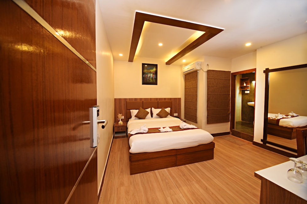 Deluxe Queen Room - Photo 3