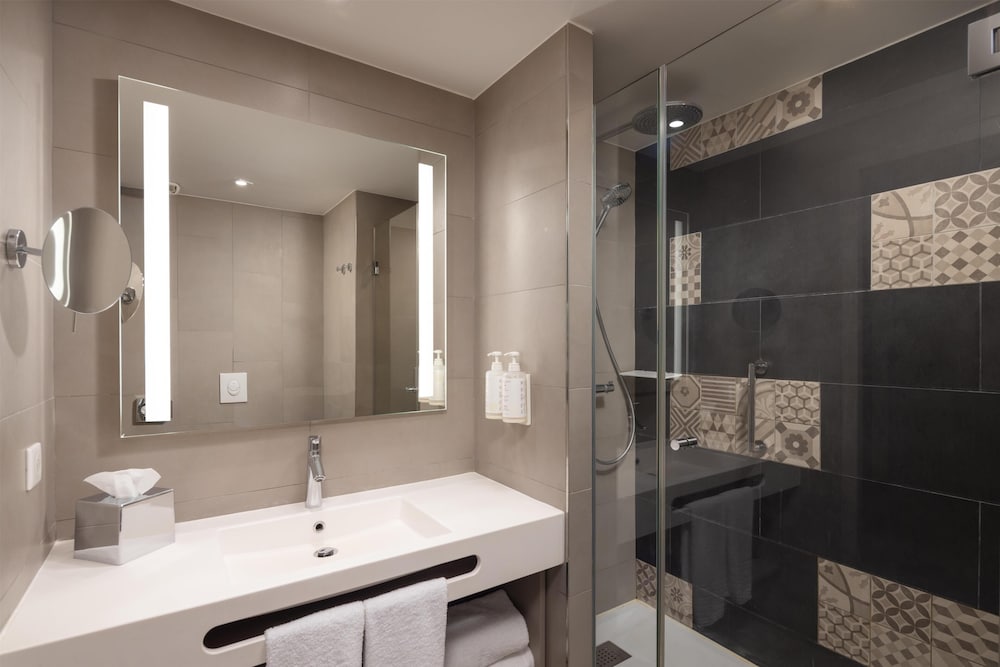 Junior Suite, 1 King Bed, Terrace thumbnail 5
