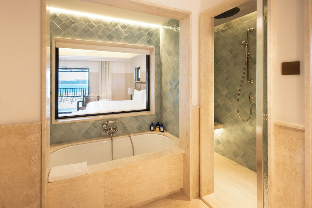 Deluxe Room (Sea)