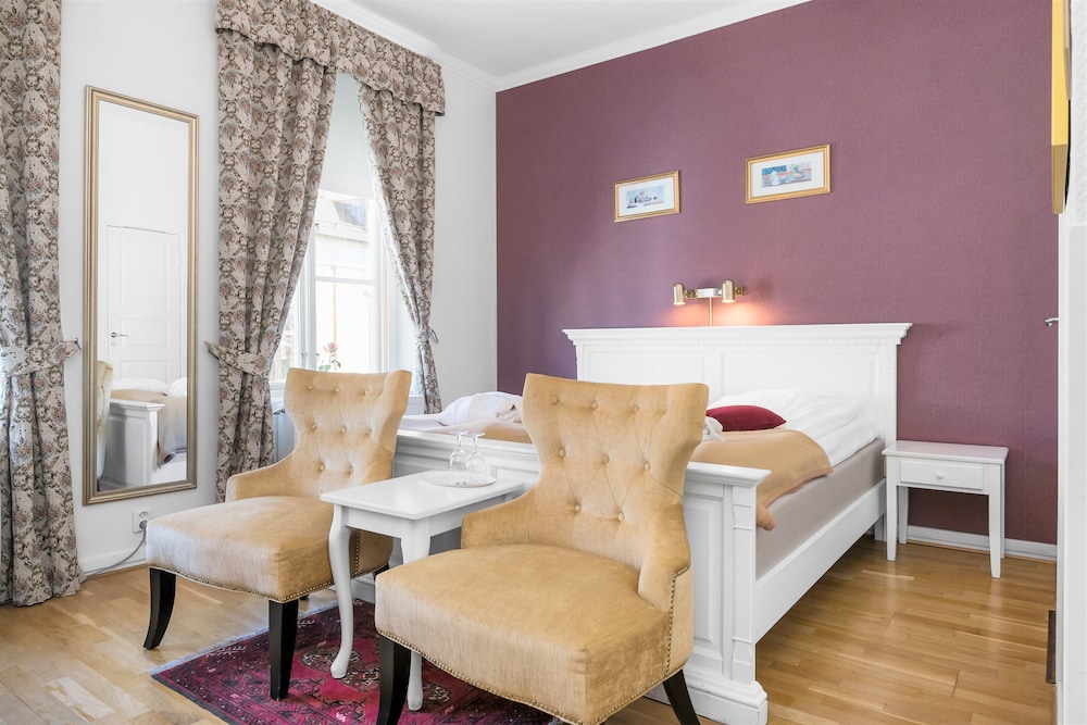 Standard Double or Twin Room, 1 Bedroom, Private Bathroom photo 2