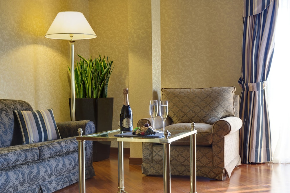 The Level Ambassador Suite and Lounge Access - Photo 2
