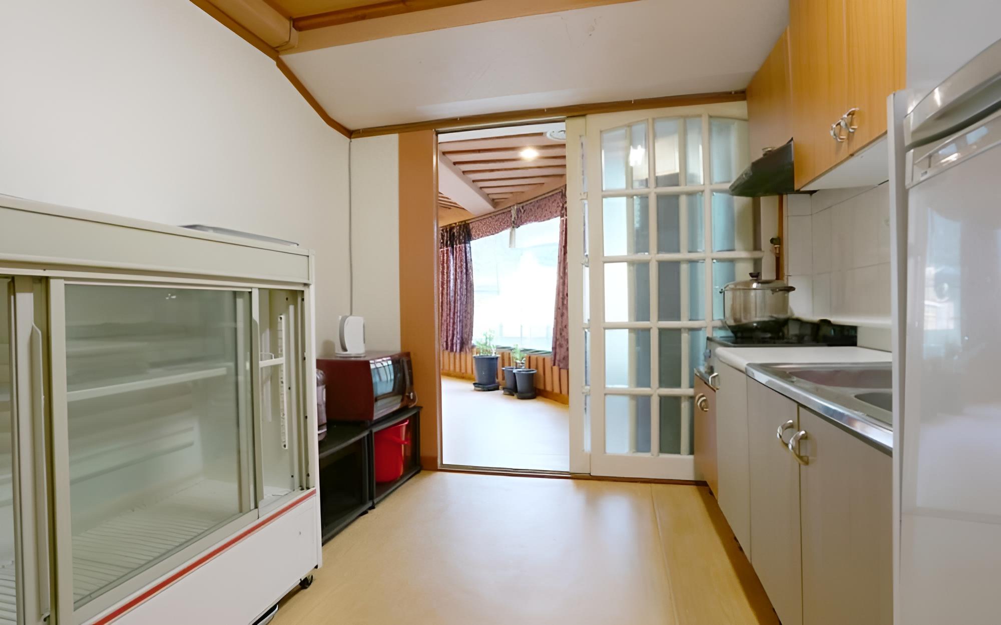 Room (Darae) - Photo 14