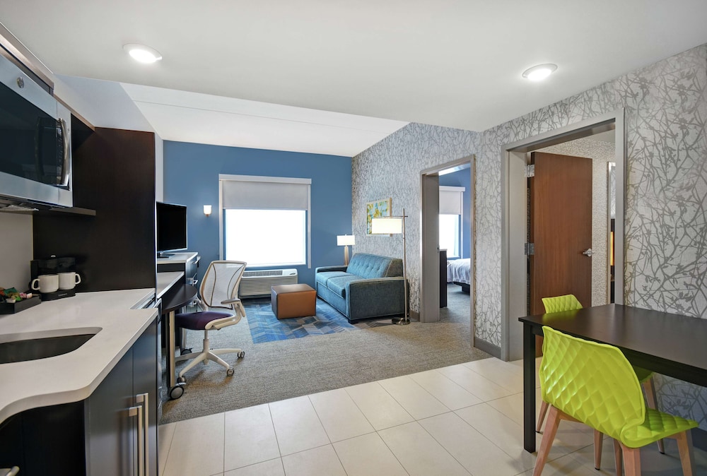 Suite, 1 King Bed, Accessible (Hearing) - Photo 1