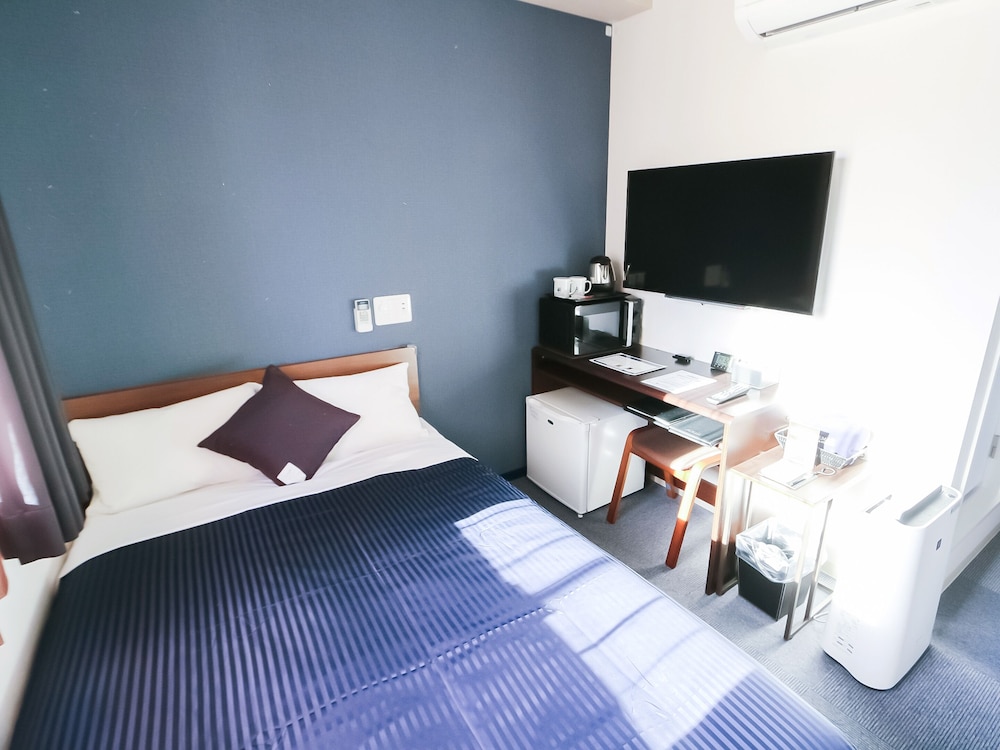 Single Room, Smoking
