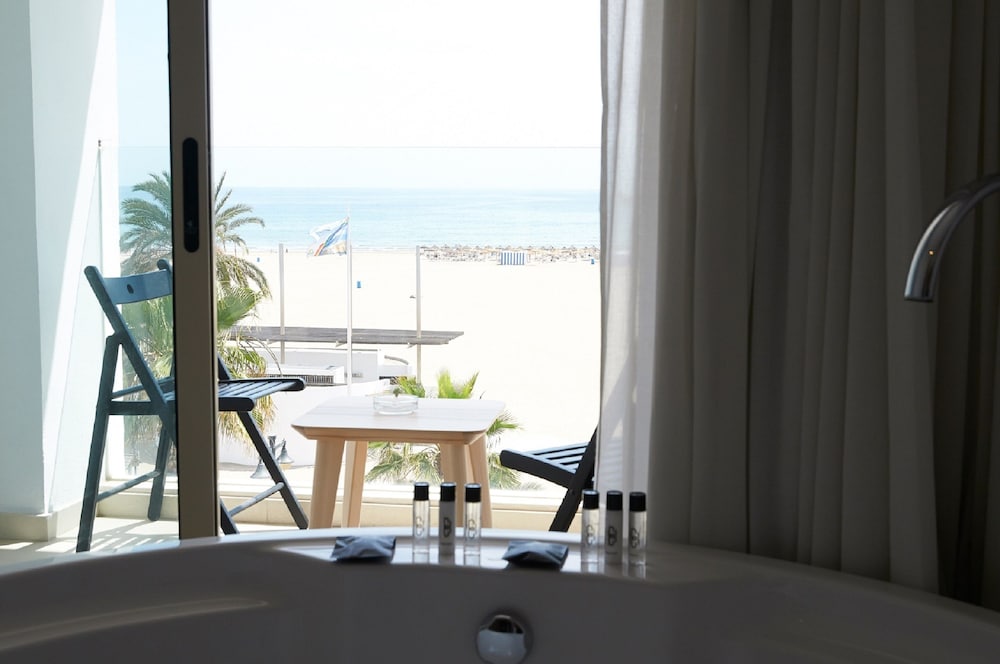Superior Room, City View - Photo 20