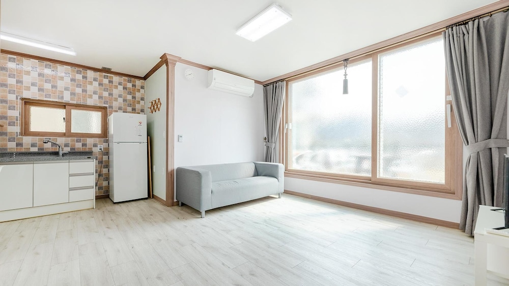 Basic Room, 1 Bedroom (B102) - Photo 10
