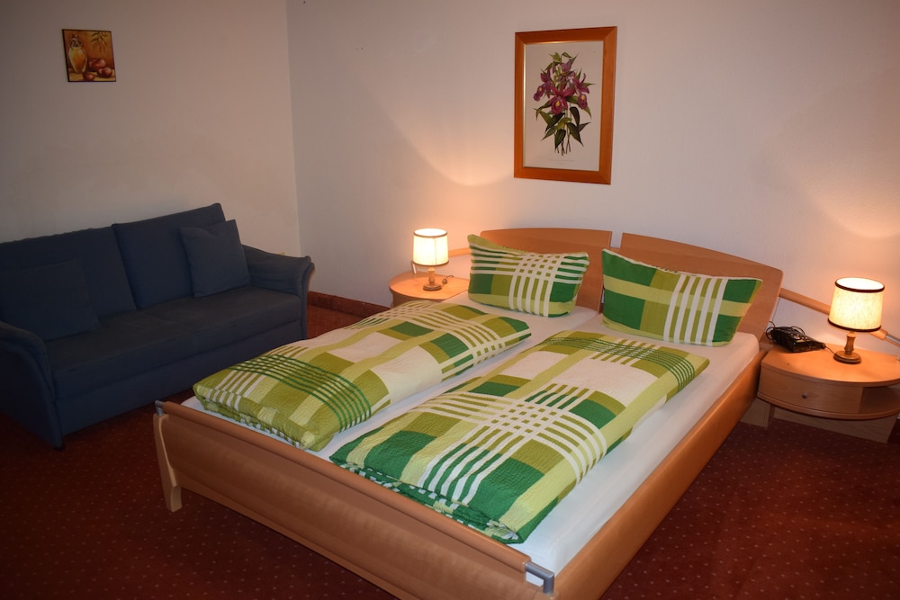 Family Room, Multiple Beds, Balcony photo 2