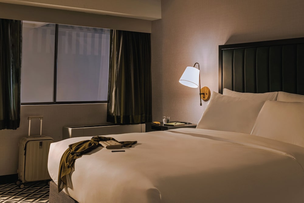 Room, 1 Queen Bed, No View