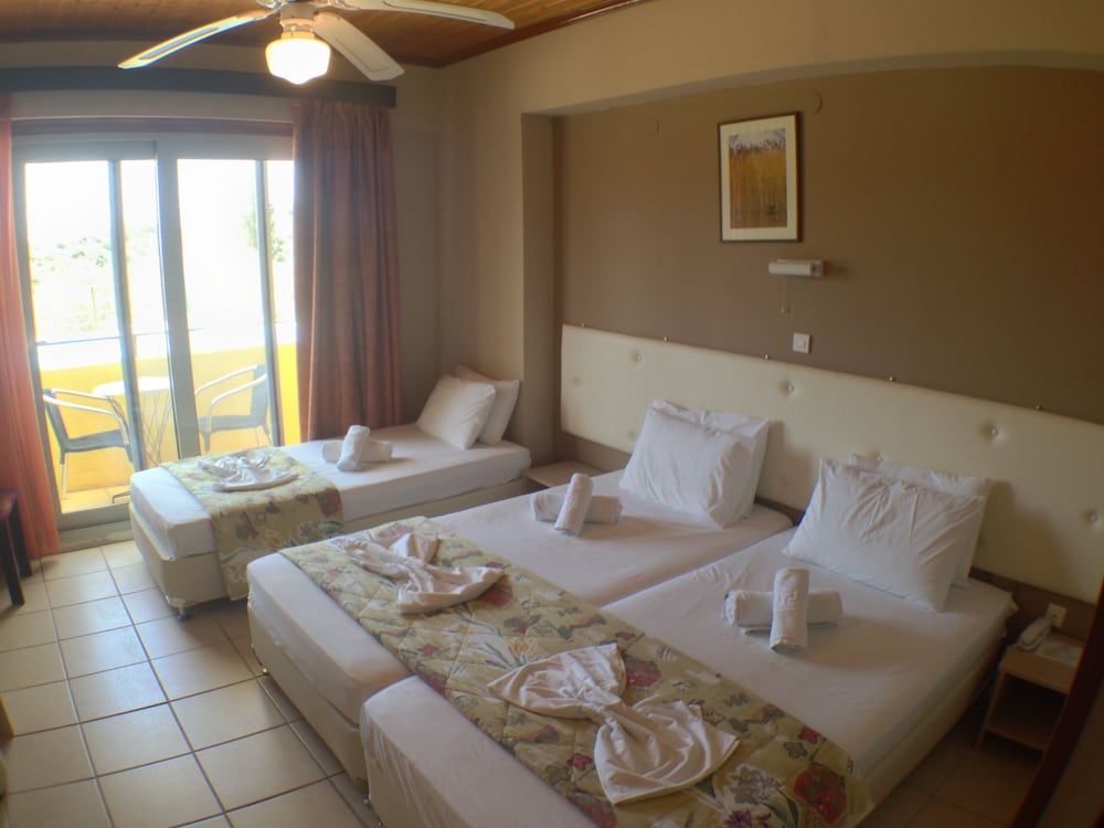 Standard Triple Room photo 2