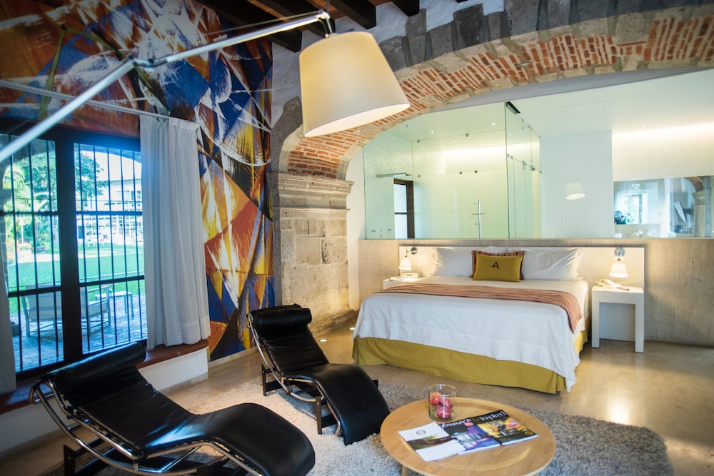 Master suite with bathtub and terrace - Photo 4