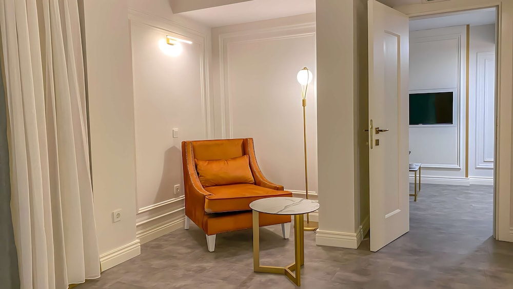 Suite, 1 King Bed, Jetted Tub, Sea View (Living Room;with Single Sofabed) thumbnail 6