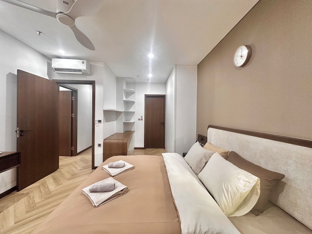 Luxury Penthouse, 2 Bedrooms, City View photo 2