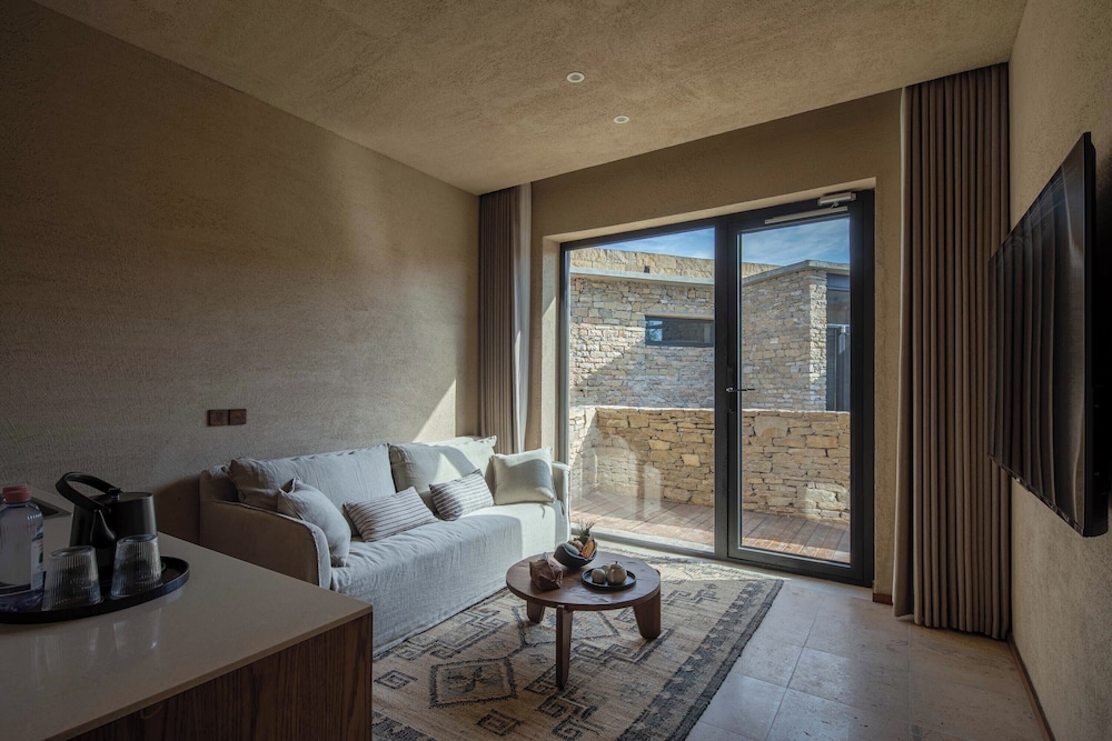 Senior Suite, Balcony, Mountain View
