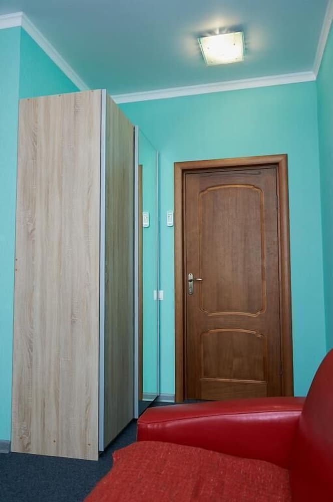 Standard Studio, Multiple Beds photo 3