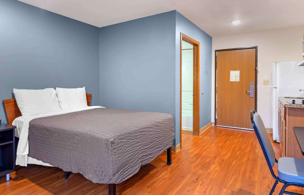 Standard Studio, 1 Double Bed, Non Smoking, Refrigerator & Microwave photo 2