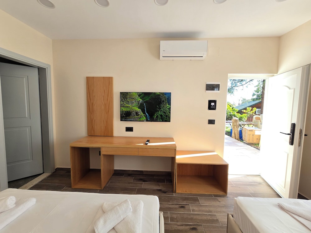 Deluxe Triple Room photo 2