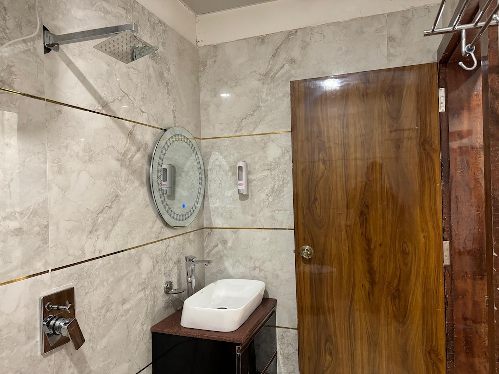 Executive Room - Photo 7
