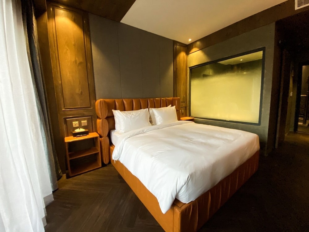Deluxe Double Room, Bathtub photo 1