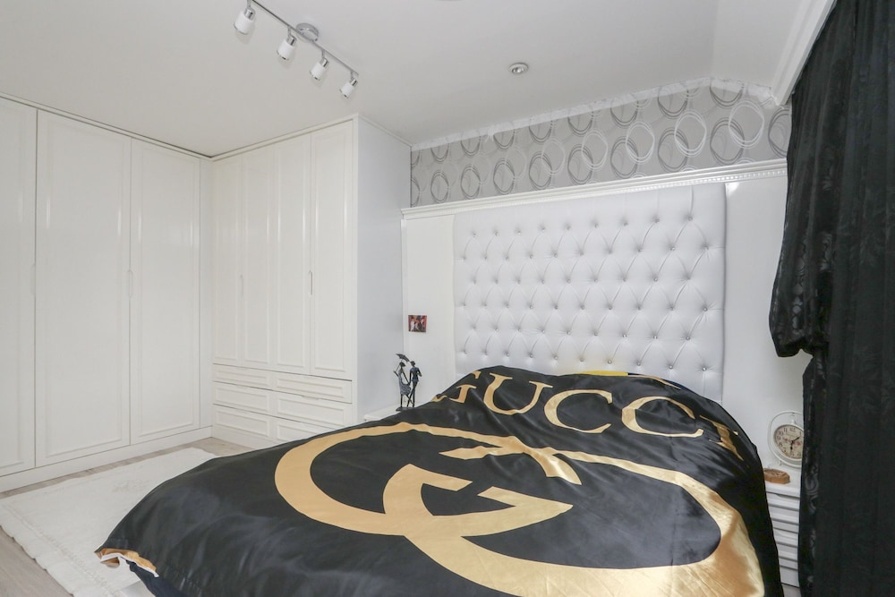 Exclusive Apartment photo 1