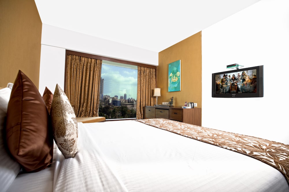 Designer Suite with living Room photo 1