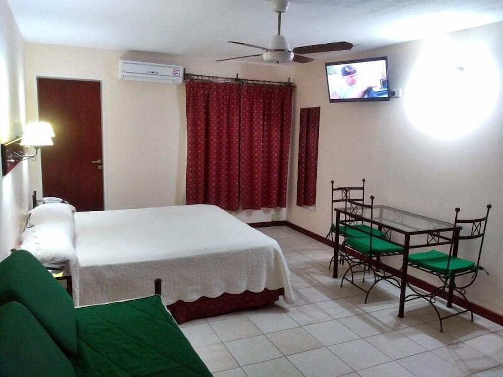 Suite, 1 Bedroom photo 2