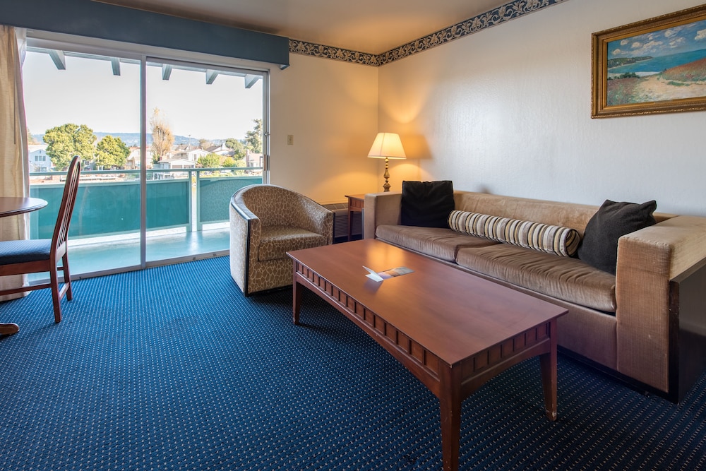 Suite, 1 King Bed with Sofa bed, Lagoon View - Photo 7