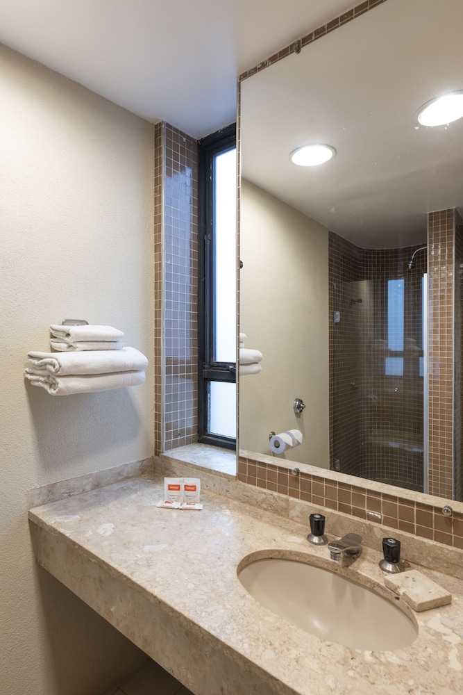 Standard Triple Room, Multiple Beds photo 3