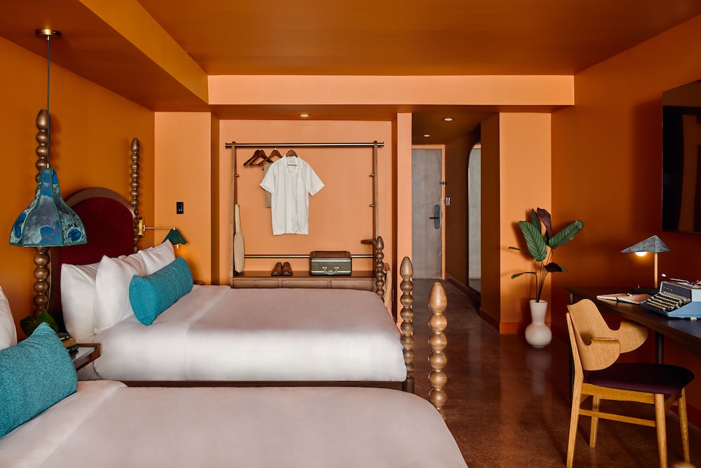 Deluxe Room, Multiple Beds